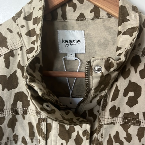 NWT Kensie tan and brown Tierra leopard print denim jacket, size medium - Picture 3 of 8